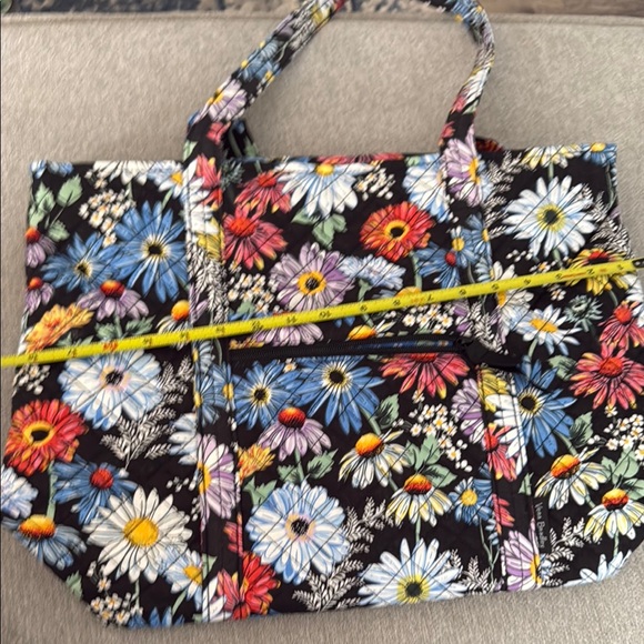 Vera Bradley Black and Red Quilted Tote Bag - Picture 4 of 5